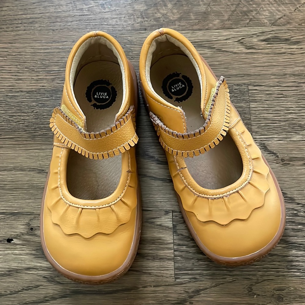 Super cute Livie & Luca classic Mary Janes